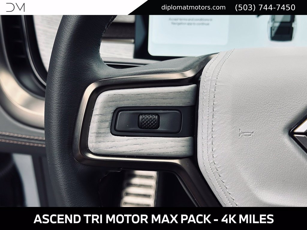 Used 2025 Rivian R1S Premium Dual AWD/4WD image 31