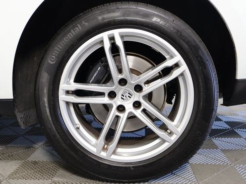 Used 2024 Porsche Macan AWD/4WD image 16
