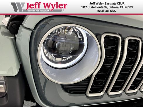 New 2026 Jeep Wrangler Unlimited Sahara w/ Rockslide Package AWD/4WD image 8