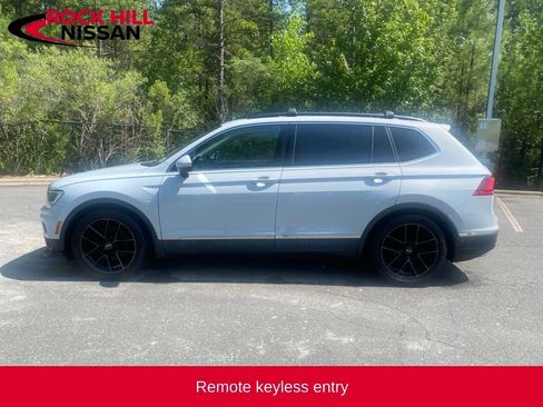 Used 2018 Volkswagen Tiguan SE w/ Panoramic Sunroof Package AWD/4WD image 6