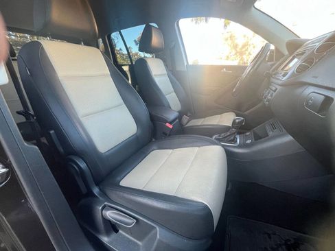Used 2016 Volkswagen Tiguan S image 12