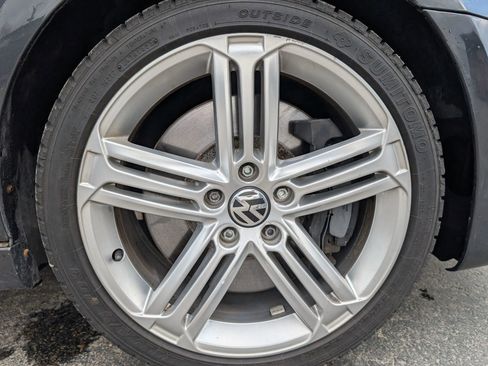 Used 2012 Volkswagen Golf R 4-Door image 22