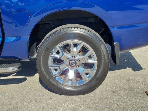 Used 2020 Nissan Titan SL w/ Moonroof Package image 27