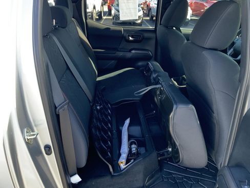 Used 2017 Toyota Tacoma TRD Off-Road image 55