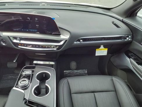 New 2025 Cadillac Lyriq Luxury image 17