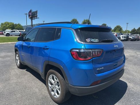 Used 2024 Jeep Compass Latitude w/ Convenience Group AWD/4WD image 4