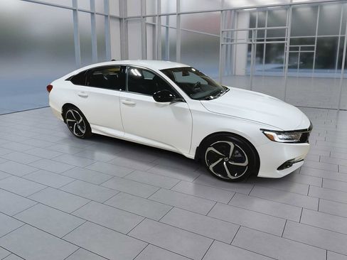 Used 2022 Honda Accord Sport image 2