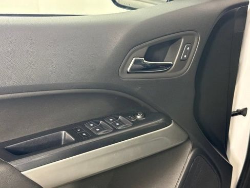 Used 2022 Chevrolet Colorado LT w/ LT Convenience Package AWD/4WD image 12