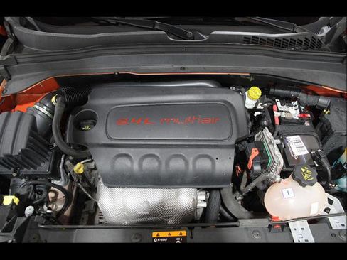 Used 2018 Jeep Renegade Latitude w/ Cold Weather Group image 21