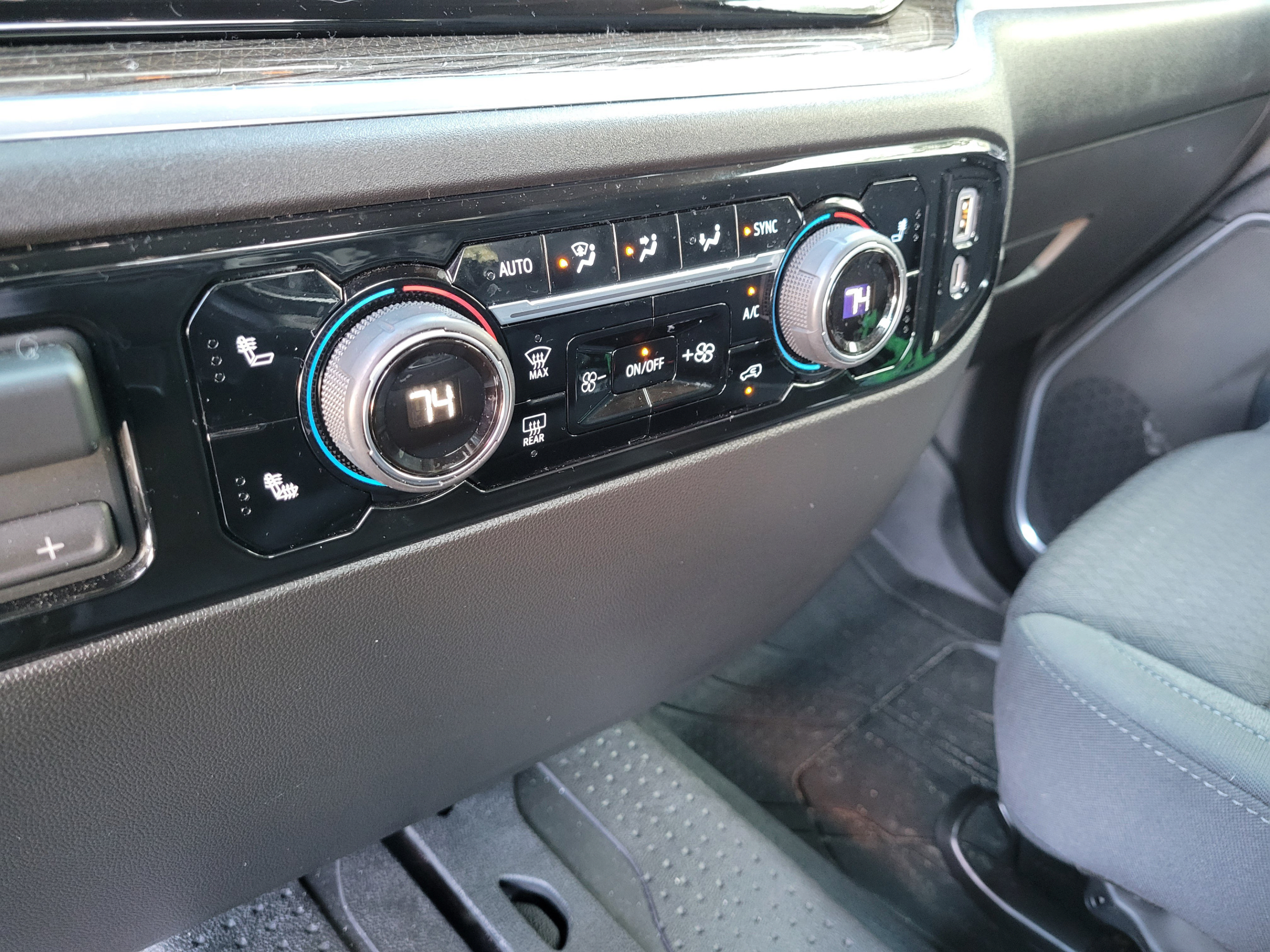 Used 2026 Chevrolet Silverado 1500 RST w/ RST Select Package AWD/4WD image 19