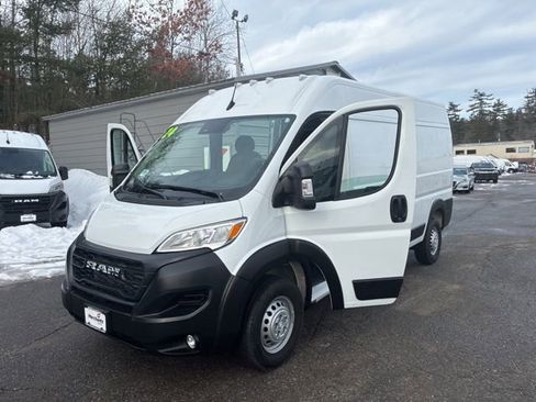 Used 2024 RAM ProMaster 2500 w/ Convenience Group image 15