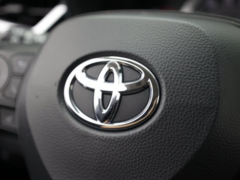 Used 2021 Toyota Corolla LE FWD image 21