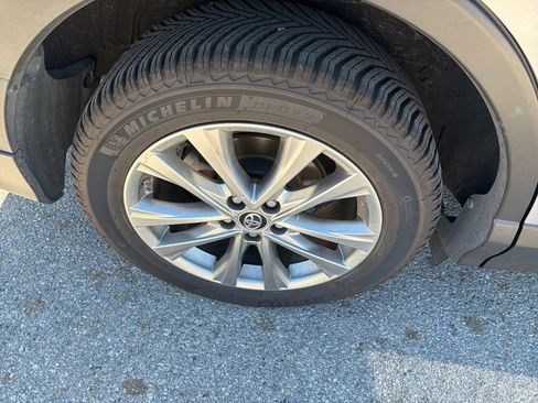 Used 2018 Toyota RAV4 Limited image 11