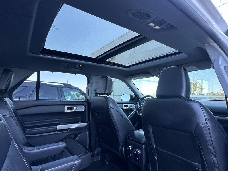 Used 2021 Ford Explorer Limited w/ Equipment Group 301A AWD/4WD image 14