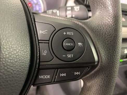 Used 2022 Toyota RAV4 XLE w/ Convenience Package image 22