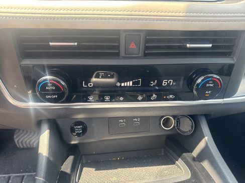 Used 2025 Nissan Rogue SV AWD/4WD image 15