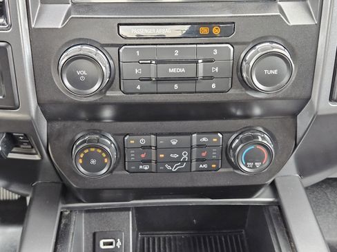 Used 2019 Ford F350 XLT w/ XLT Premium Package AWD/4WD image 11