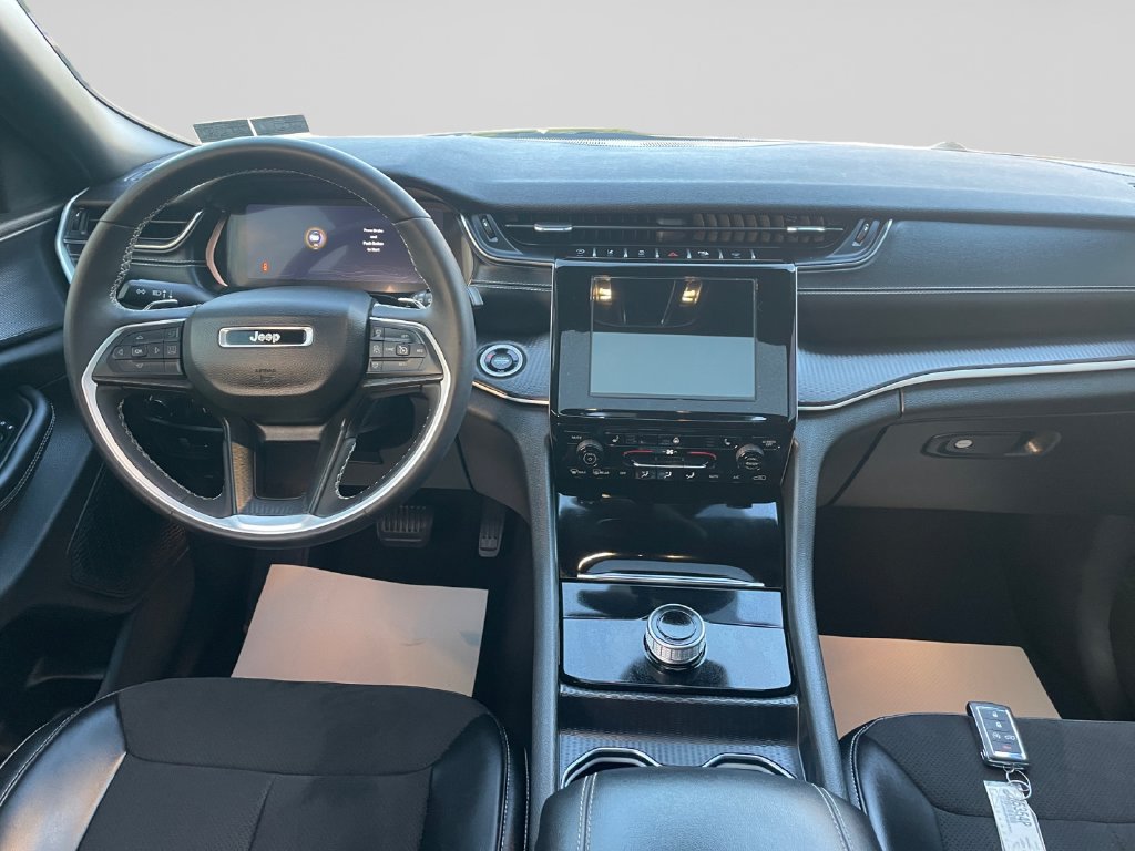 Used 2023 Jeep Grand Cherokee Altitude AWD/4WD image 20