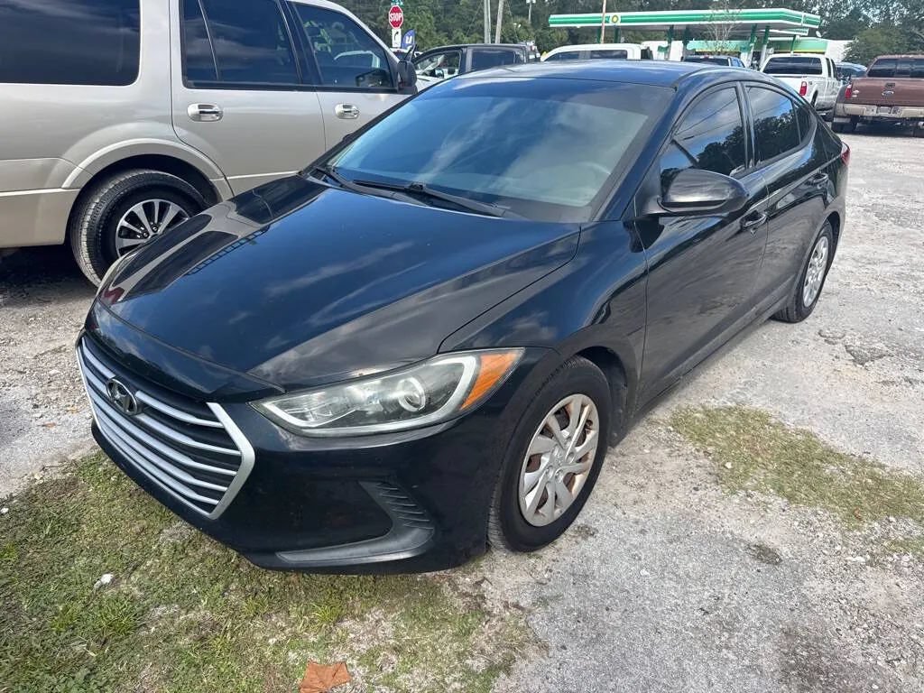 Used 2017 Hyundai Elantra SE w/ Cargo Package FWD image 1