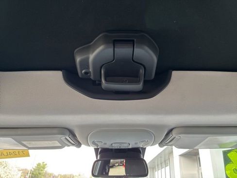 Used 2016 Jeep Renegade Latitude image 21