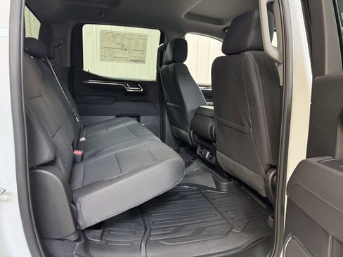 New 2026 GMC Sierra 1500 SLE image 25