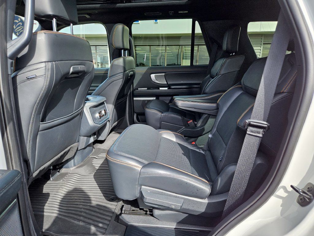 Used 2025 Ford Expedition Tremor AWD/4WD image 17