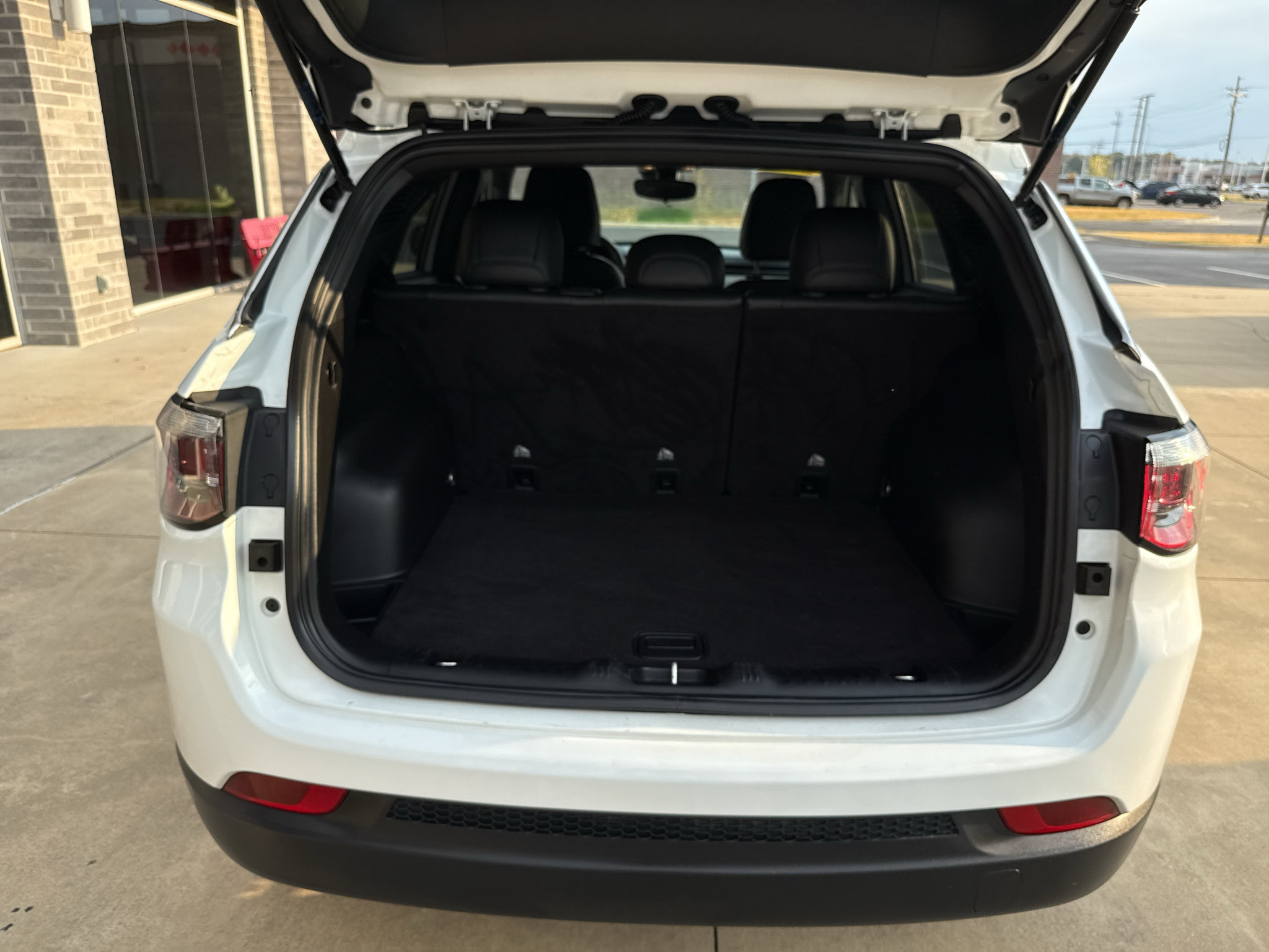 Used 2024 Jeep Compass Latitude AWD/4WD image 18