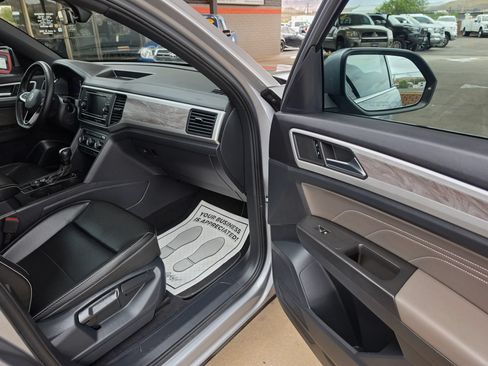 Used 2022 Volkswagen Atlas Cross Sport SE AWD/4WD image 16