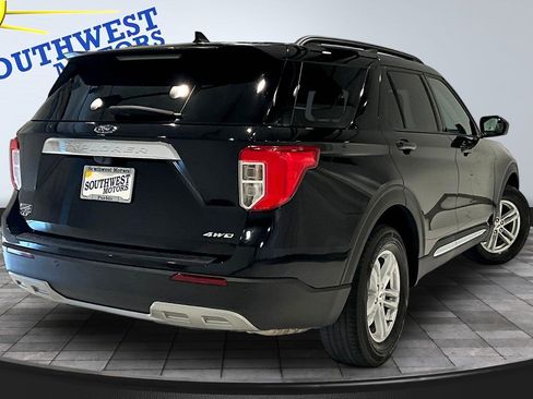 Used 2023 Ford Explorer XLT w/ Equipment Group 202A AWD/4WD image 7