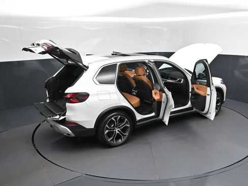 Used 2025 BMW X5 sDrive40i w/ Climate Comfort Package RWD image 49