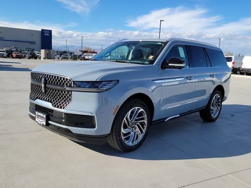 New 2025 Lincoln Navigator Reserve image 4