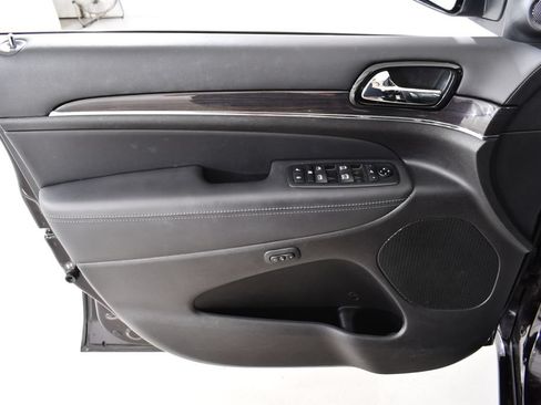 Used 2020 Jeep Grand Cherokee Overland AWD/4WD image 26