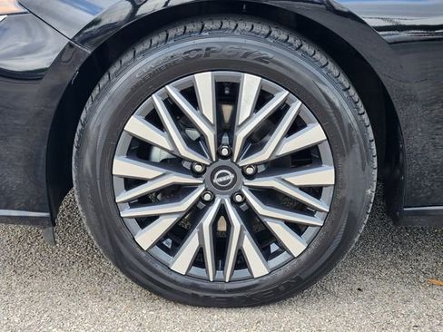 Used 2024 Nissan Altima 2.5 SV FWD image 7