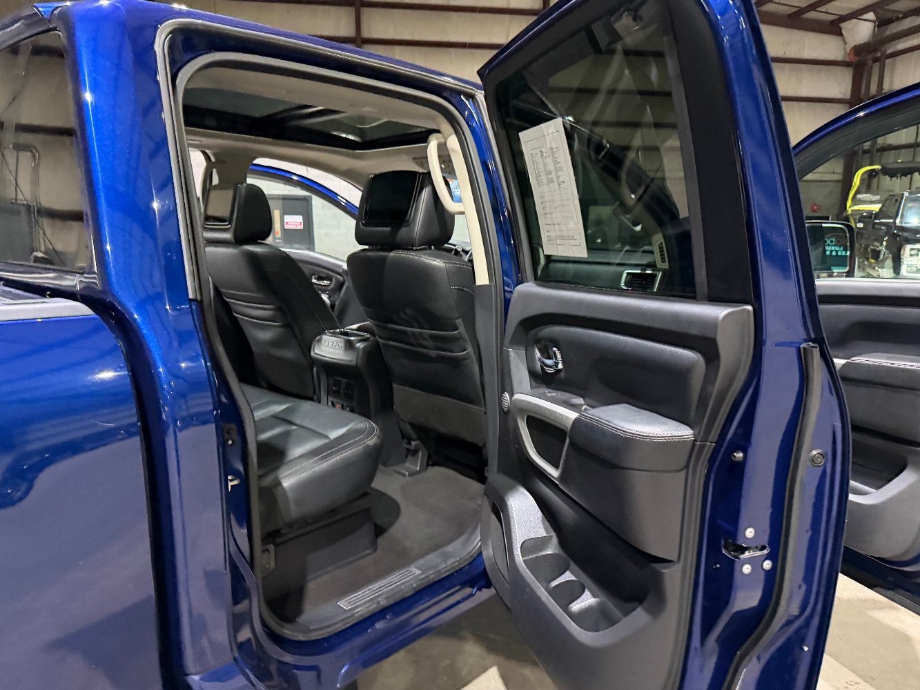 Used 2020 Nissan Titan SL w/ Moonroof Package AWD/4WD image 20