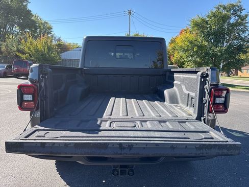 Used 2020 Jeep Gladiator Overland image 35
