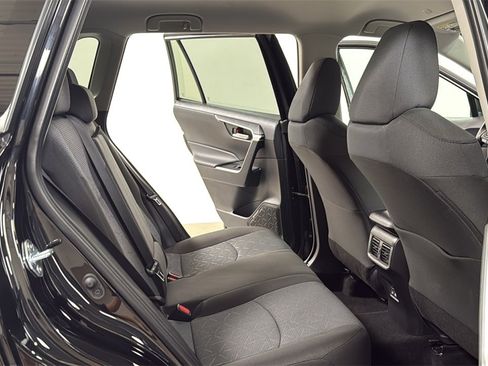 Used 2025 Toyota RAV4 XLE image 17