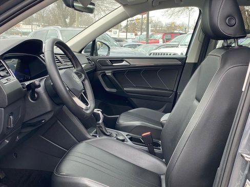 Certified 2023 Volkswagen Tiguan SE w/ Panoramic Sunroof Package image 12