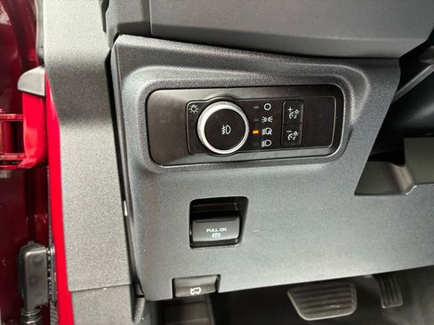 Used 2025 Ford Bronco Badlands image 13