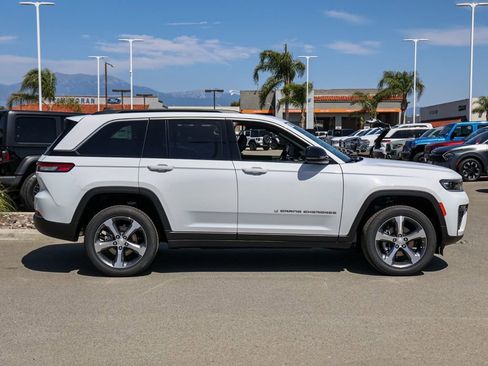 New 2026 Jeep Grand Cherokee Limited RWD image 3