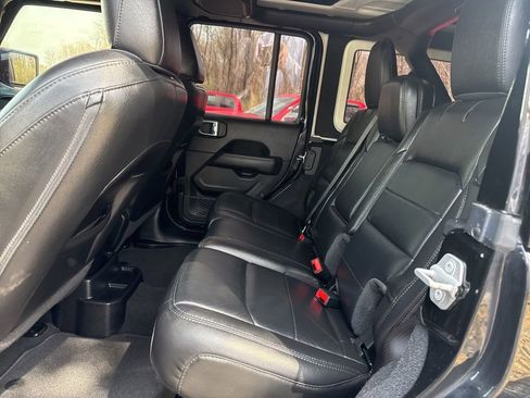 Used 2020 Jeep Wrangler Unlimited Sahara image 34