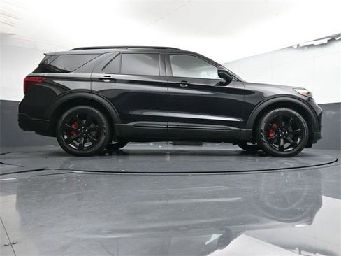 Used 2020 Ford Explorer ST w/ ST Street Pack image 31