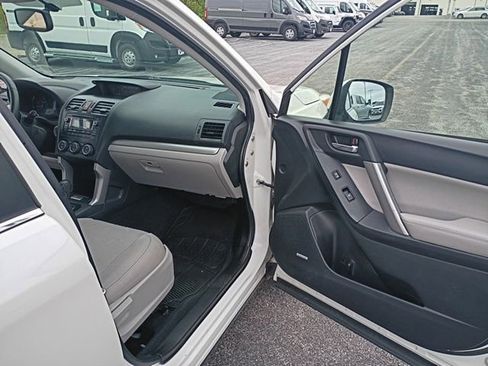 Used 2015 Subaru Forester 2.5i Touring AWD/4WD image 5