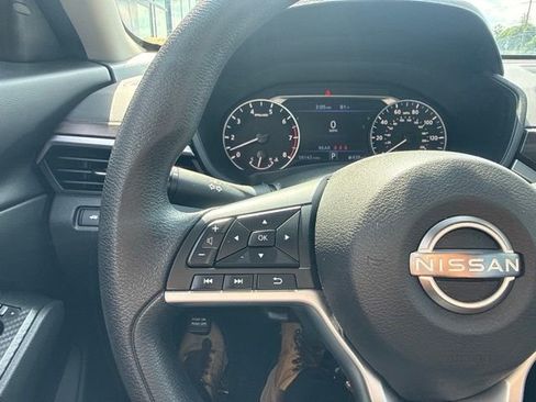Used 2024 Nissan Altima 2.5 SV FWD image 18