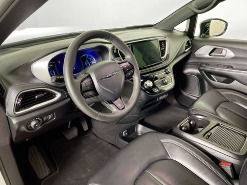 Used 2024 Chrysler Pacifica Limited FWD image 23