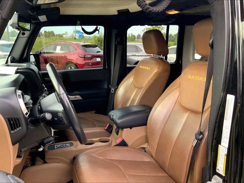 Used 2013 Jeep Wrangler Unlimited Sahara w/ Connectivity Group AWD/4WD image 9