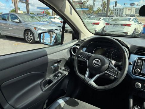 Used 2025 Nissan Versa SV FWD image 32