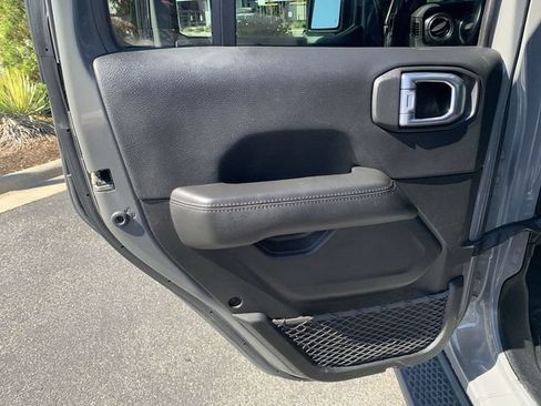 Used 2021 Jeep Wrangler Unlimited Sahara AWD/4WD image 15