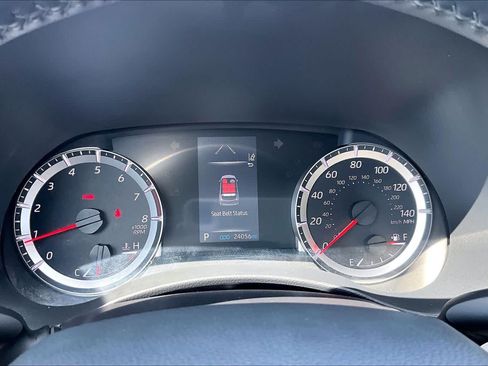 Used 2022 Toyota Highlander LE AWD/4WD image 25