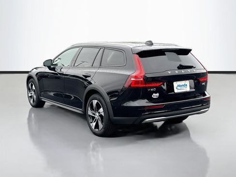 Used 2025 Volvo V60 B5 Cross Country Plus AWD/4WD image 5