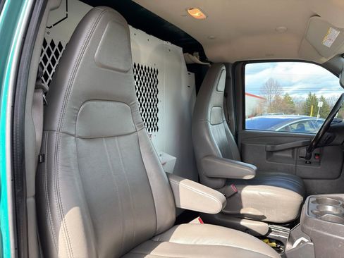 Used 2023 Chevrolet Express 3500 w/ Driver Convenience Package image 10